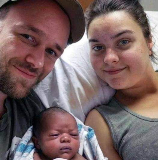 White mother becomes viral following the birth of a black kid, but her husband is white